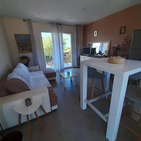 Apartment Sejoina *